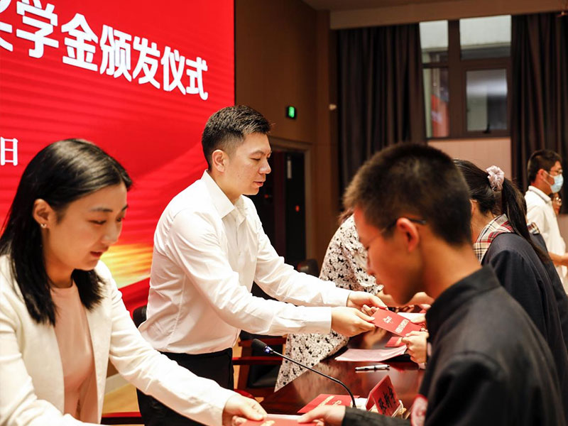 豪利777股份上市一周年丨阔步前进 筑梦新程